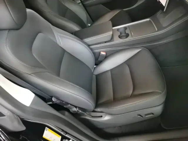 Tesla Model Y — Фото автомобиля 24
