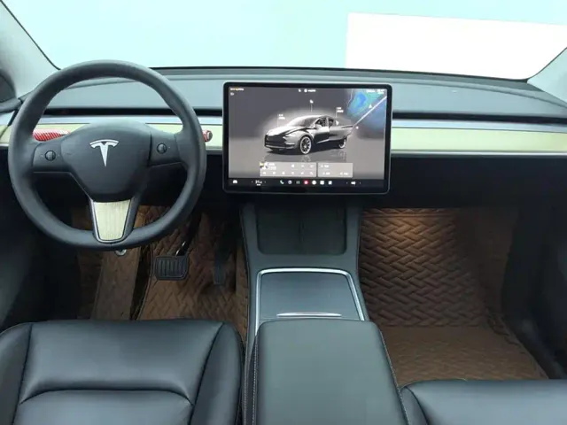 Tesla Model Y — Фото автомобиля 12