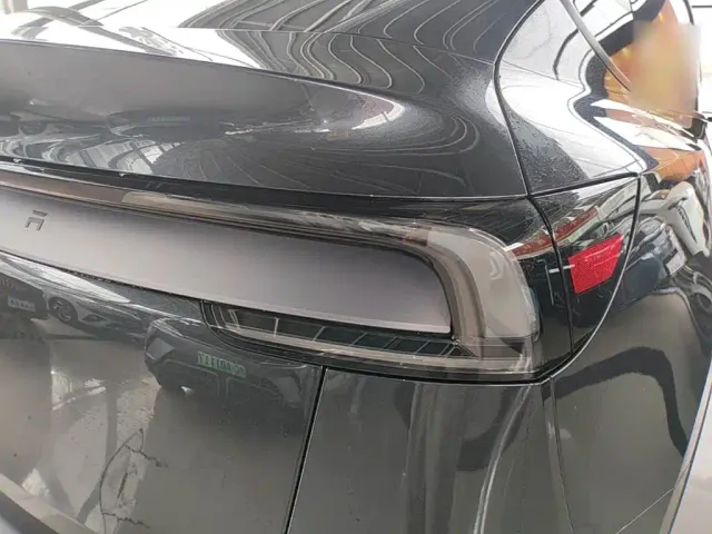 Tesla Model Y — Фото автомобиля 7