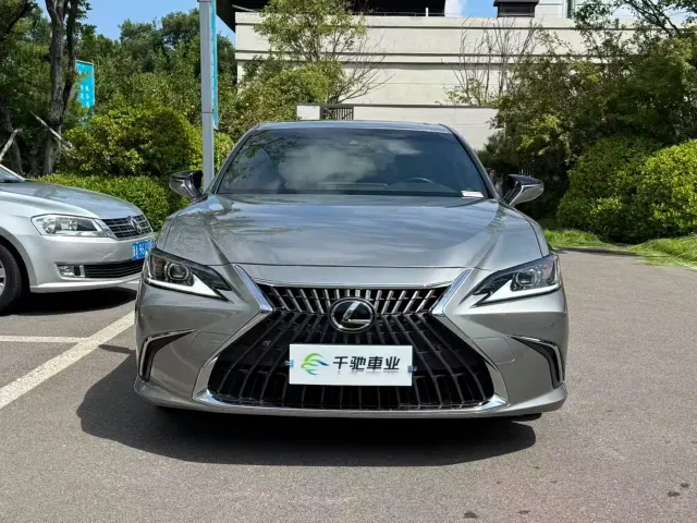 Lexus ES — Фото автомобиля 2