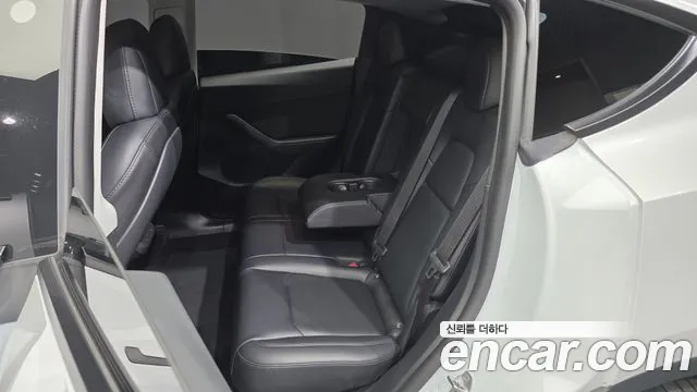 Tesla Model Y — Фото автомобиля 11
