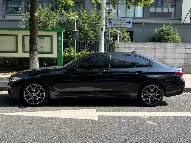 BMW 5 Series — Фото автомобиля 3