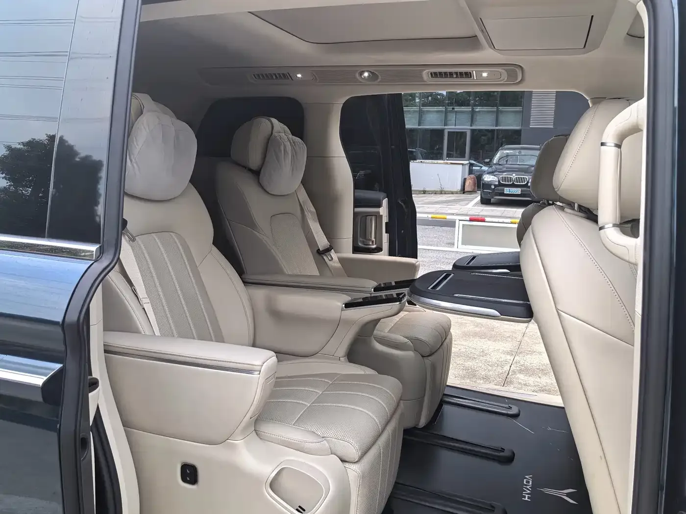 Voyah Auto Voyah Dreamer 2025 Model PHEV 4WD Premium QianKun Edition — Фото автомобиля 7