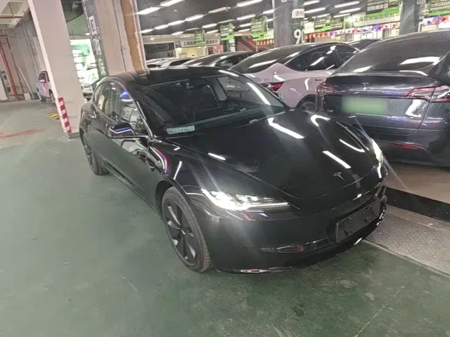 Tesla Model 3 — Фото автомобиля 3