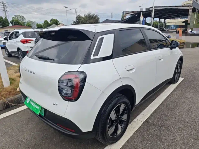 GAC Aion UT — Фото автомобиля 6