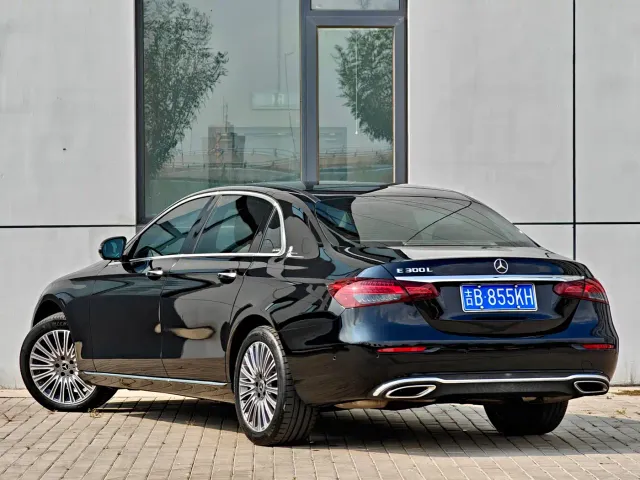 Mercedes-Benz E-Class — Фото автомобиля 4