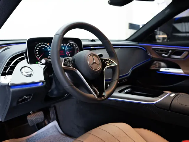 Mercedes-Benz E-Class — Фото автомобиля 13