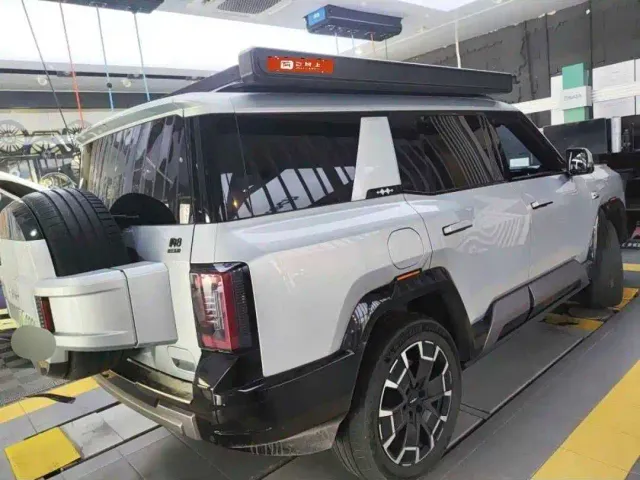 BYD FangChengBao Leopard 8 — Фото автомобиля 4