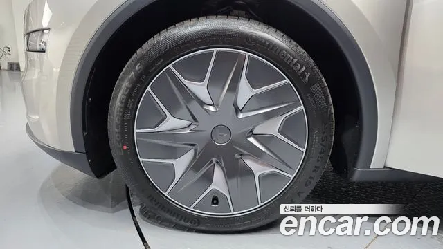 Tesla Model Y — Фото автомобиля 5