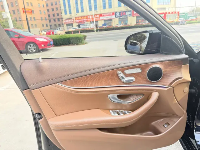 Mercedes-Benz E-Class — Фото автомобиля 6