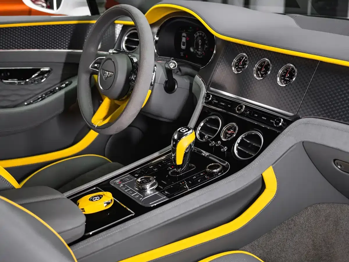 Bentley Continental Plug-in Hybrid 2025 GT Ultimate Edition — Фото автомобиля 17