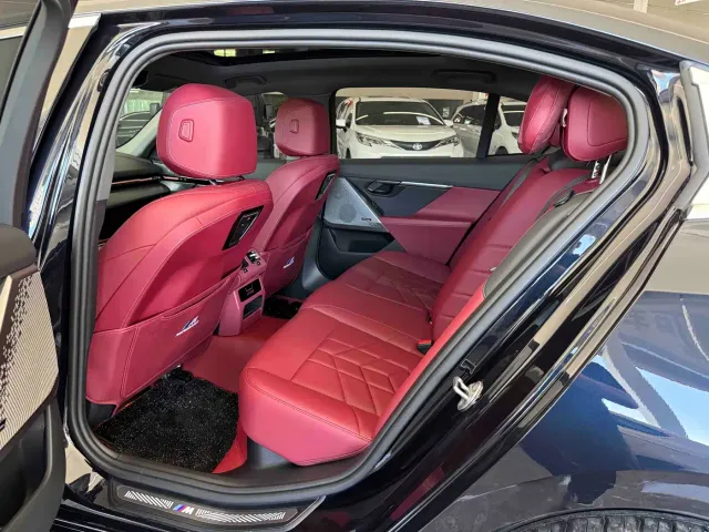 BMW 5 Series — Фото автомобиля 3