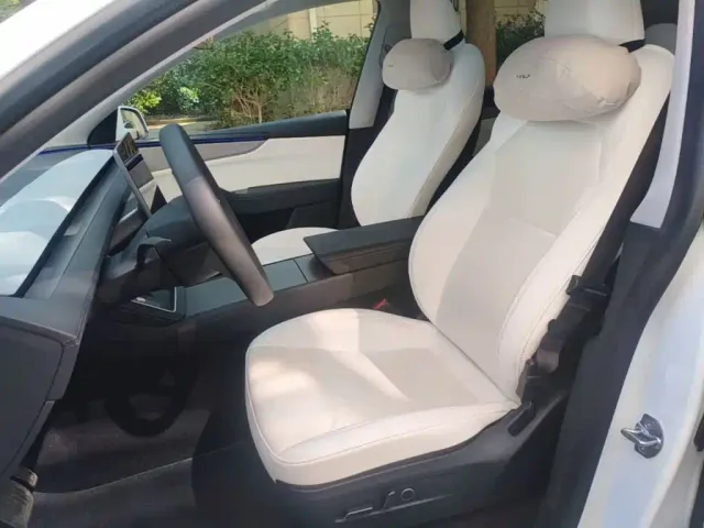 Tesla Model Y — Фото автомобиля 14