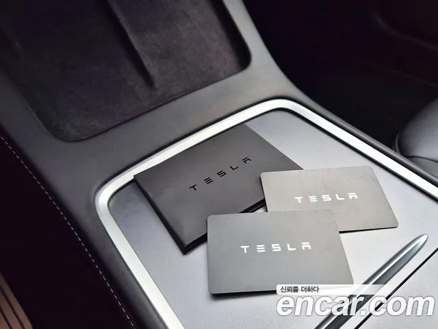 Tesla Model 3 — Фото автомобиля 20