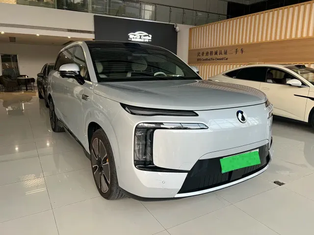 Denza N8L — Фото автомобиля 3