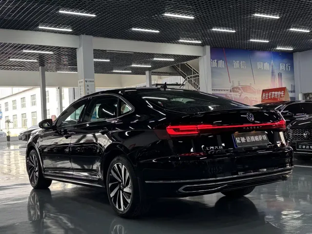 Volkswagen Passat — Фото автомобиля 7