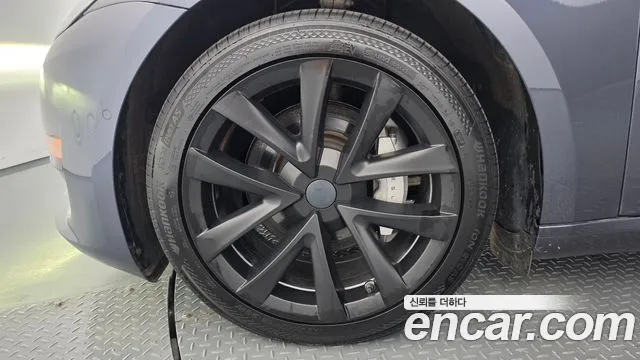 Tesla Model 3 — Фото автомобиля 5