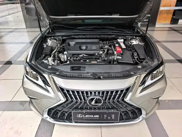 Lexus ES — Фото автомобиля 4