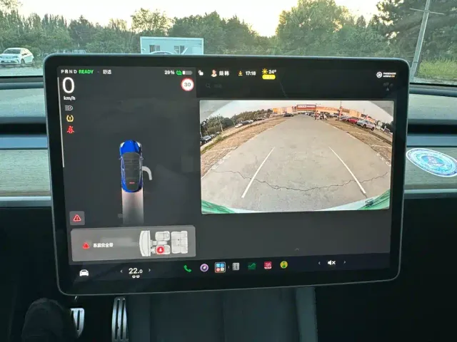 Tesla Model Y — Фото автомобиля 23