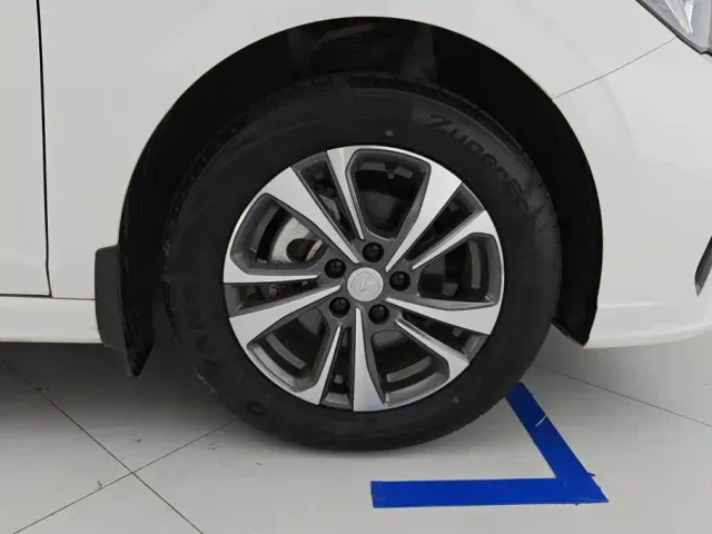 Changan Eado — Фото автомобиля 6