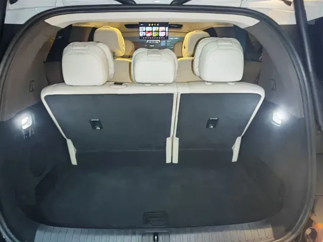 Li Auto MEGA — Фото автомобиля 21