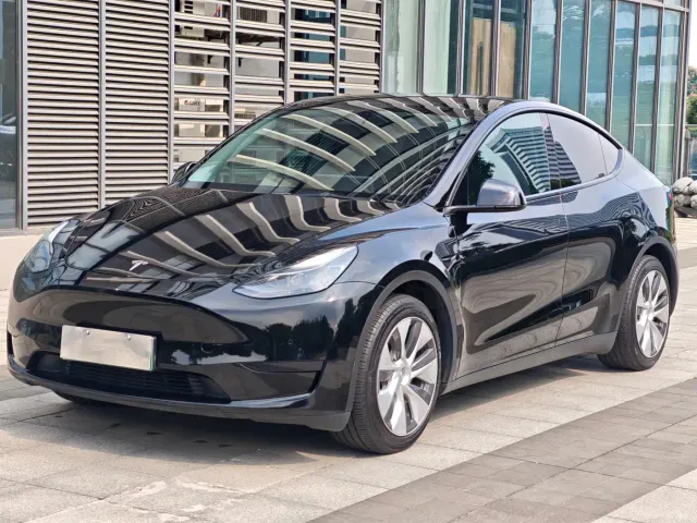 Фотография автомобиля — Tesla Model Y