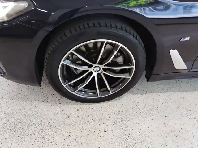 BMW 5 Series — Фото автомобиля 24