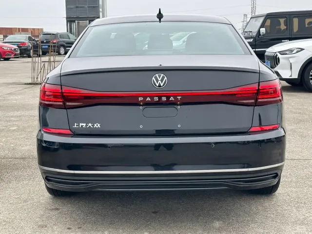 Volkswagen Passat — Фото автомобиля 5