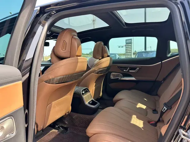 Mercedes-Benz E-Class — Фото автомобиля 3