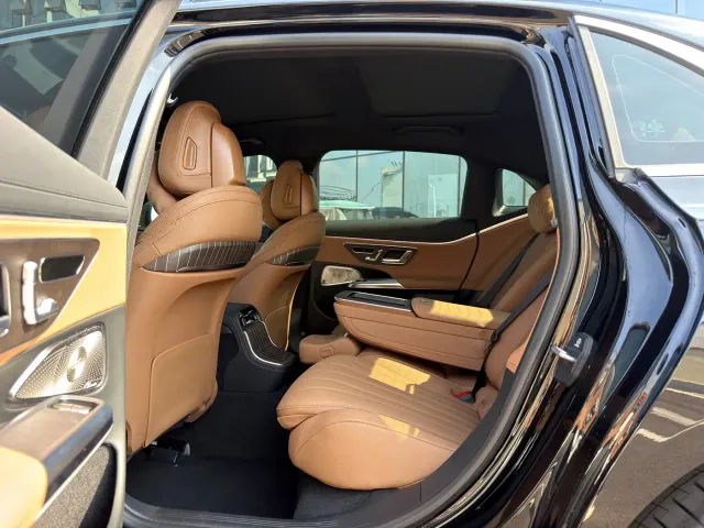 Mercedes-Benz E-Class — Фото автомобиля 5