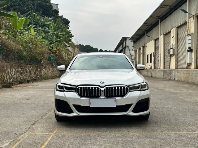 BMW 5 Series — Фото автомобиля 2