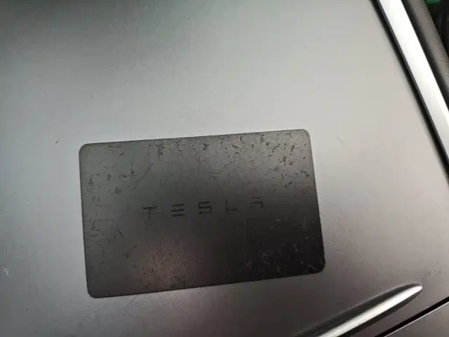 Tesla Model 3 — Фото автомобиля 8