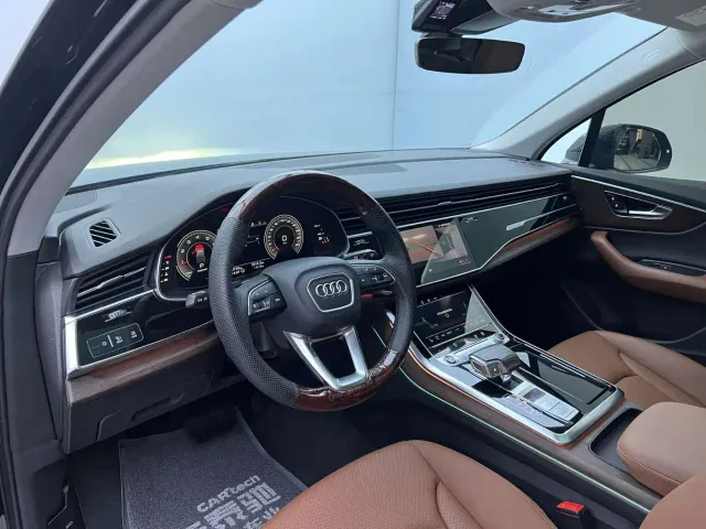 Audi Q7 — Фото автомобиля 7