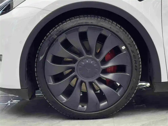 Tesla Model Y — Фото автомобиля 4