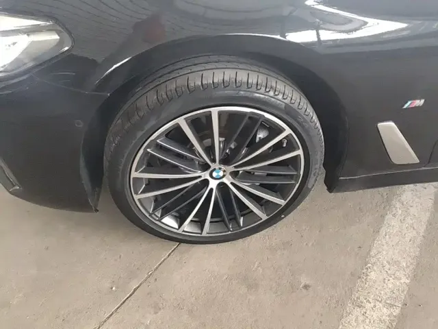 BMW 5 Series — Фото автомобиля 22