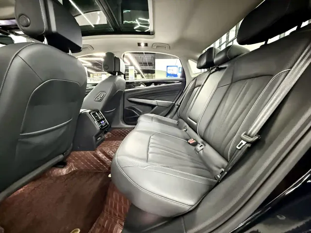 Volkswagen Passat — Фото автомобиля 7