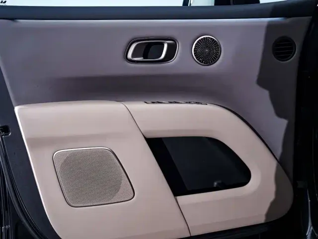 Li Auto i8 — Фото автомобиля 17