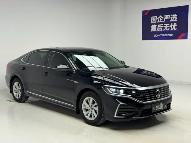 Volkswagen Passat — Фото автомобиля 3