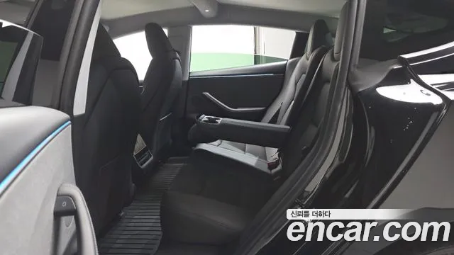 Tesla Model 3 — Фото автомобиля 18