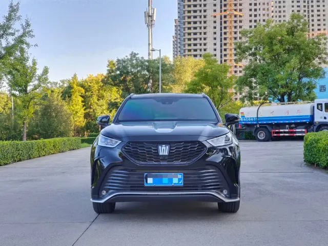 Toyota Crown Kluger — Фото автомобиля 2