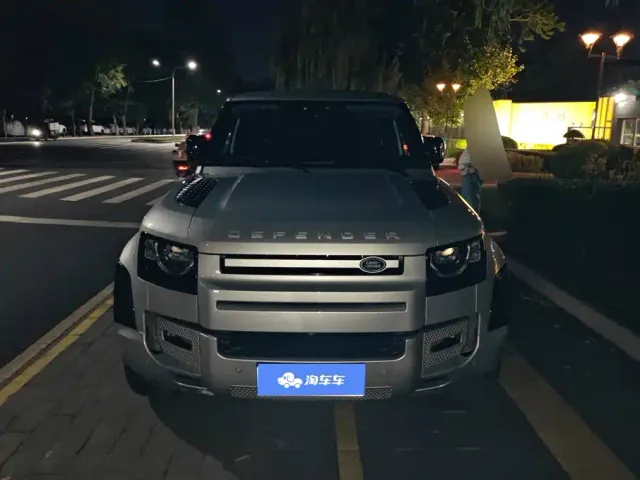 Land Rover Defender — Фото автомобиля 2