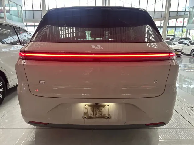 Li Auto L6 — Фото автомобиля 14