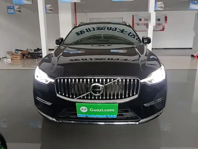 Volvo XC60 — Фото автомобиля 2