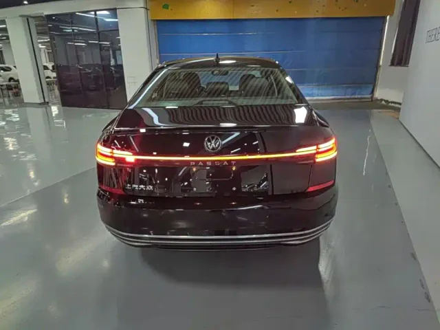 Volkswagen Passat — Фото автомобиля 5