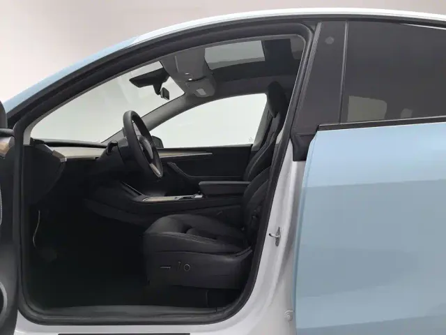 Tesla Model Y — Фото автомобиля 10
