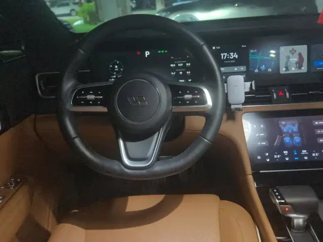 Li Auto ONE — Фото автомобиля 15