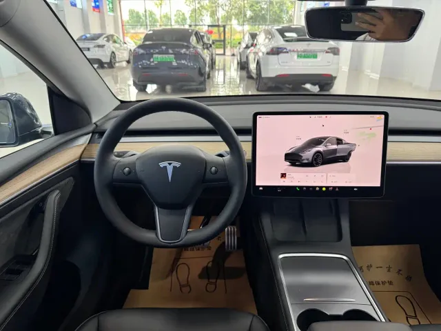 Tesla Model Y — Фото автомобиля 7