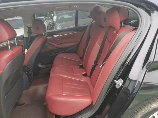 BMW 5 Series — Фото автомобиля 16