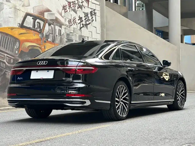 Audi A8 — Фото автомобиля 5