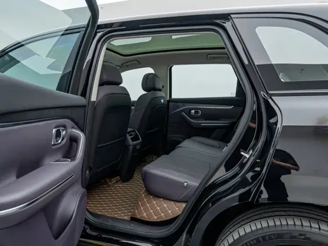 Leapmotor C10 — Фото автомобиля 15